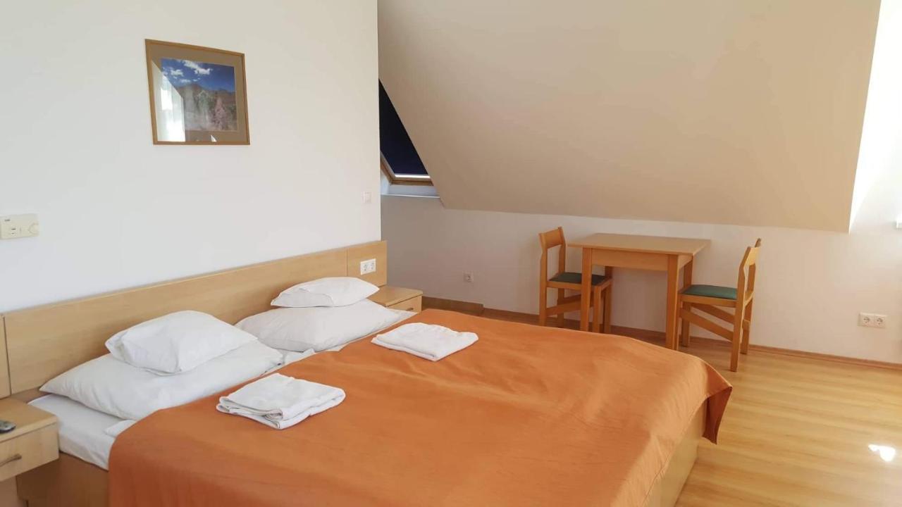 זלקרוס Lilla Wellnessapartman מראה חיצוני תמונה